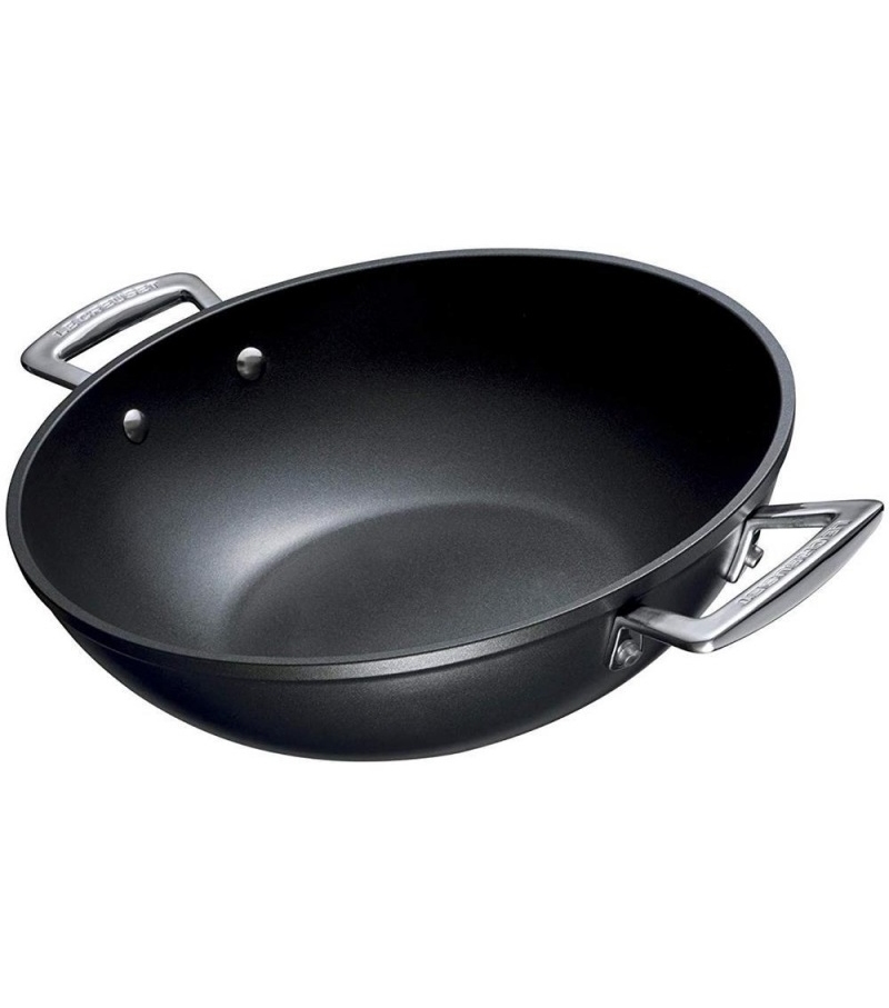 https://www.miliashop.com/189758-large_default/padella-wok-con-manici-32-le-creuset-cooking-pan.jpg