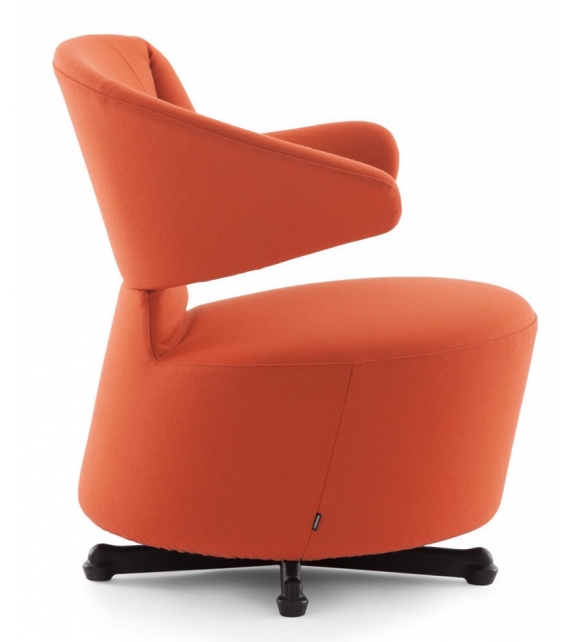 K06 Canta Armchair Cassina