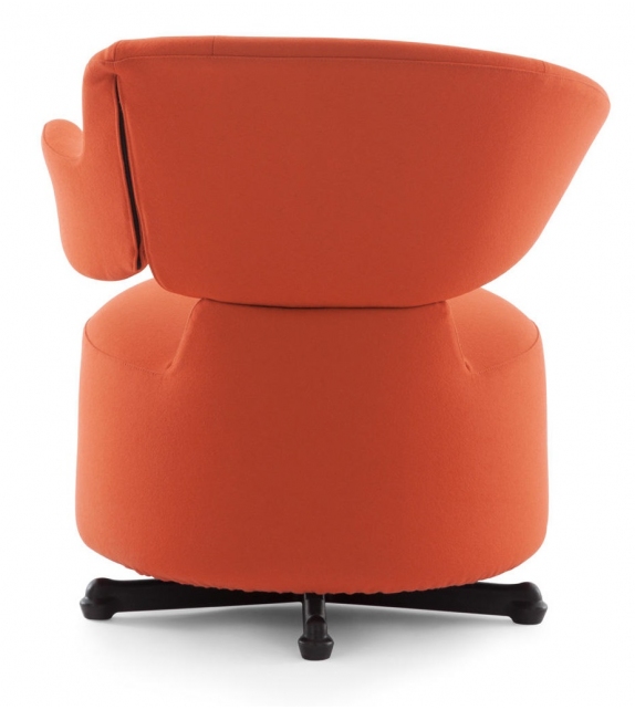 K06 Canta Armchair Cassina