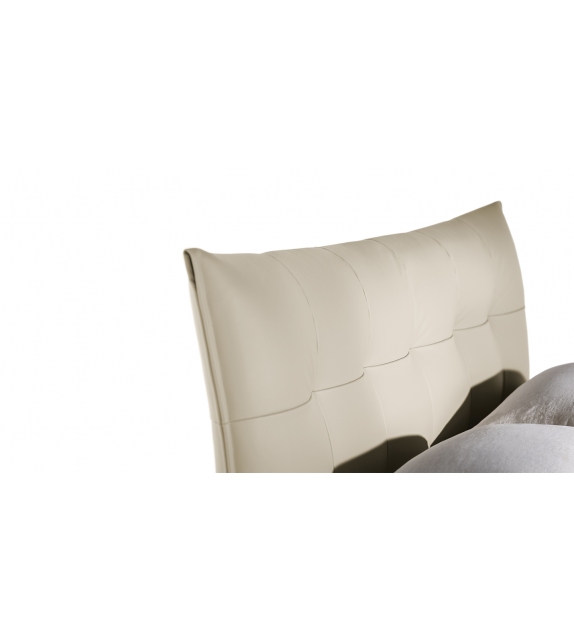 Letto matrimoniale Poltrona Frau AURORA TRE a Siena - Sconto 30%