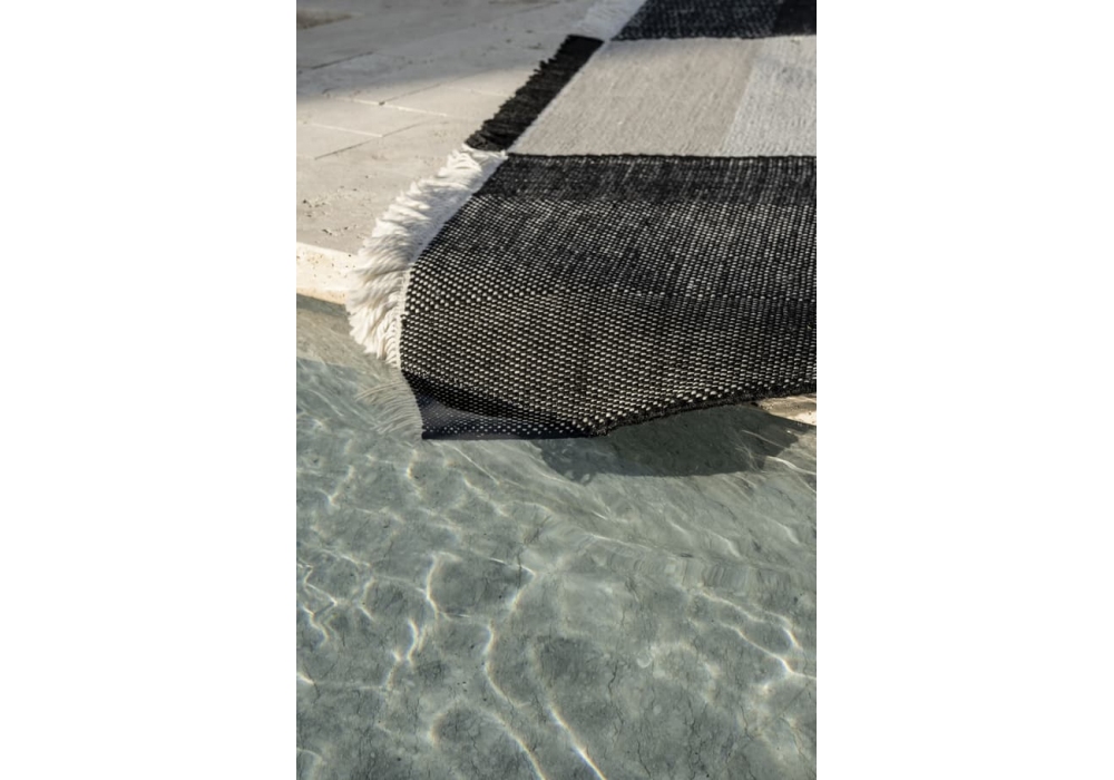 https://www.miliashop.com/274876-thickbox_default/tres-outdoor-nanimarquina-rug.jpg