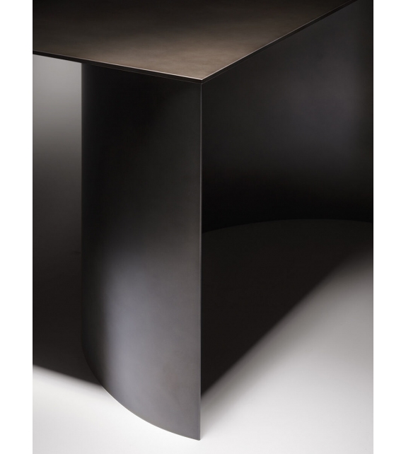 Plateaux of Mirror DeCastelli Table