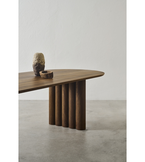 Plush Dk3 Oval Table