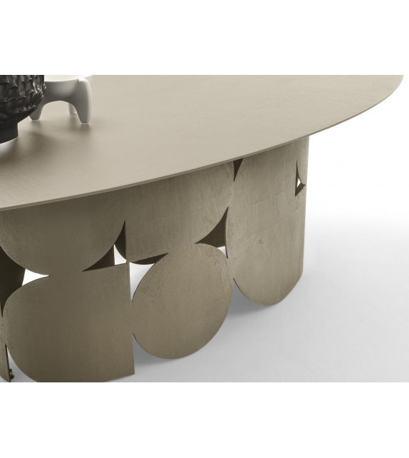 Shape Mogg Table