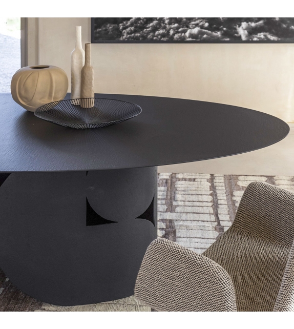 Shape Mogg Table