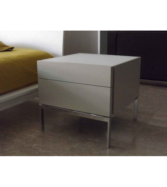 606 Metal Base Bedside Cabinet Molteni&C