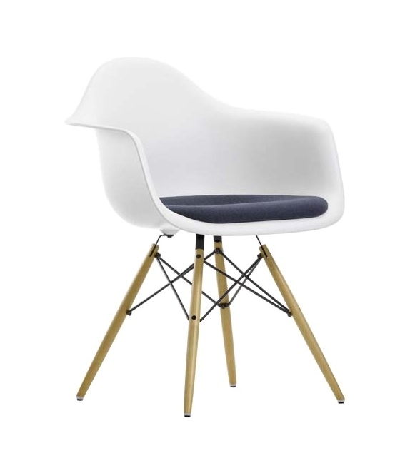 Eames Plastic Armchair DAW With Cushion Vitra