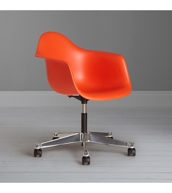 Eames Plastic Armchair PACC Swivel Chair Vitra