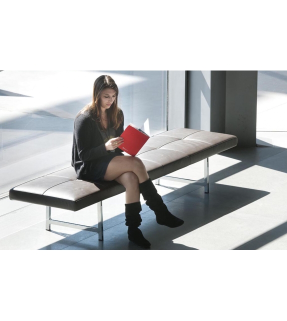 Foster 510 Walter Knoll Bench