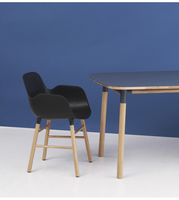 Form Normann Copenhagen Poltrona con Gambe In Legno